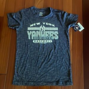 New with tags, NY Yankees t-shirt Kids Large (12/14)
